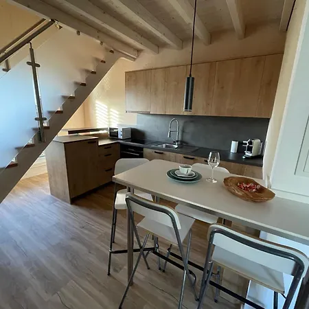 Apartment Moderne Maisonette-ferienwohnung Mit Dachterrasse, Waldblick & Parkplatz Friedburg