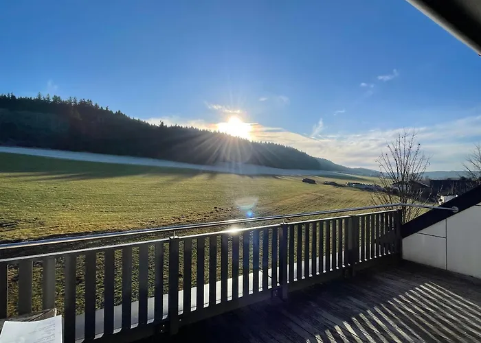Moderne Maisonette-ferienwohnung Mit Dachterrasse, Waldblick & Parkplatz Friedburg