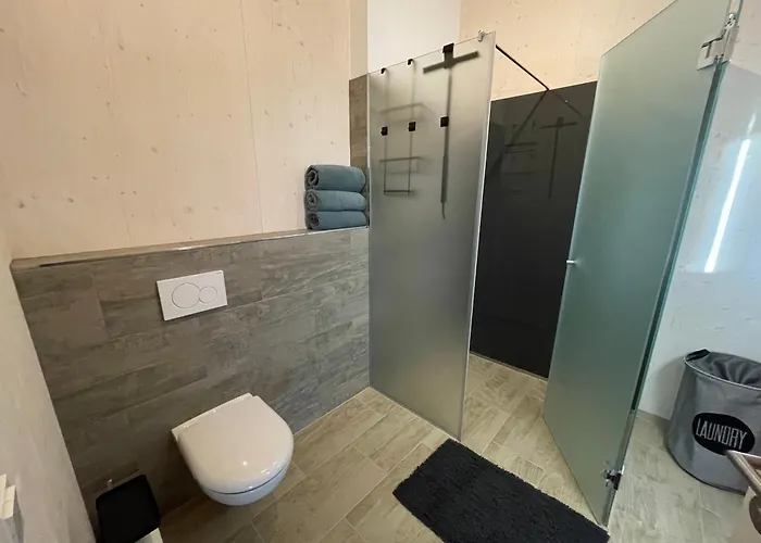 Moderne Maisonette-ferienwohnung Mit Dachterrasse, Waldblick & Parkplatz شقة Friedburg