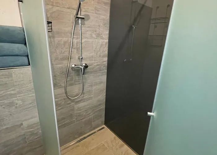 Moderne Maisonette-ferienwohnung Mit Dachterrasse, Waldblick & Parkplatz * Friedburg