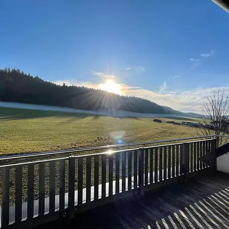 Moderne Maisonette-ferienwohnung Mit Dachterrasse, Waldblick & Parkplatz Friedburg